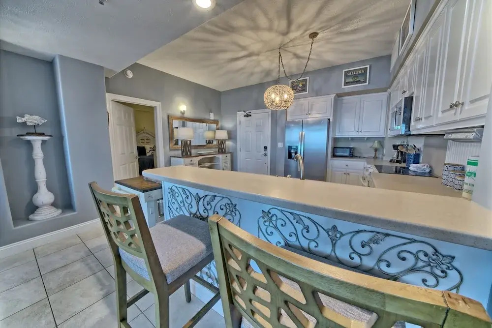 Cozy Oceanfront Condo with Beachside Pool - Unit 1602 by RedAwning