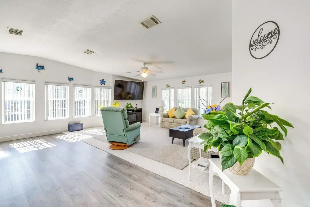 Waterfront Weeki Wachee Home w/ Fire Pit!