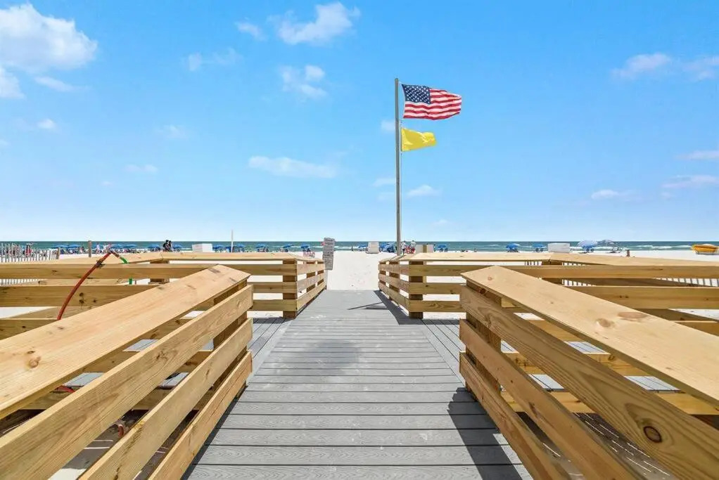 Island Royale 403 ~ Beachfront 2bd/2ba ~ In the Heart of Gulf Shores!