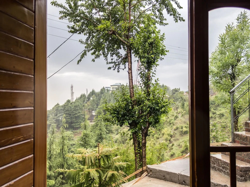 OYO 13881 Home Majestic Hill View 1BHK Naddi