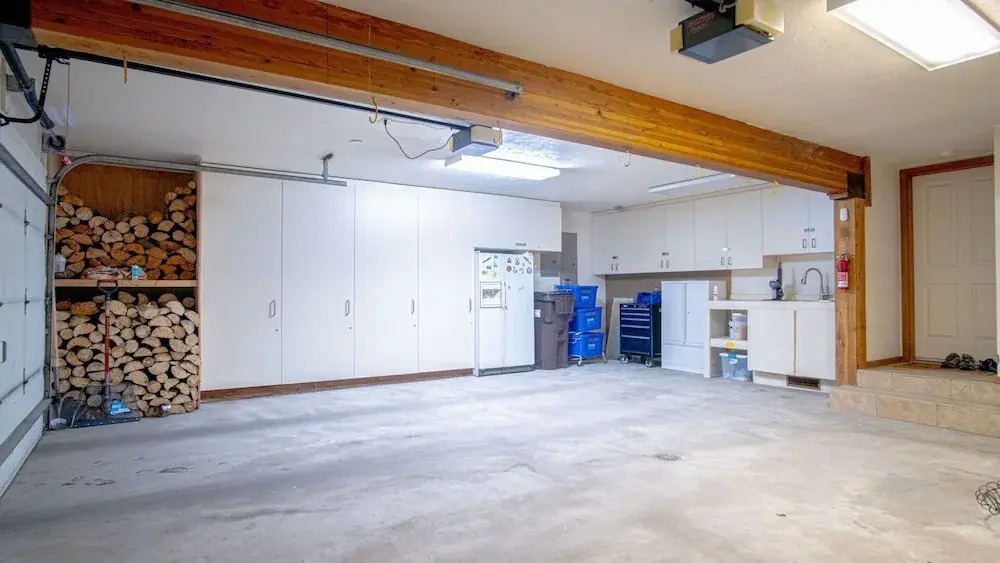 River House - 4BD Riverfront, Hot Tub, Near SV Ski Lifts!