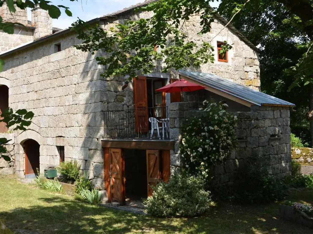 Charmante Maison en Granit Près de Tence - FR-1-582-134