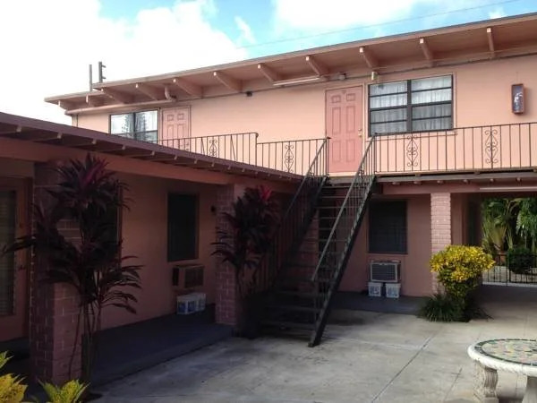 Helen Apartments & Motel