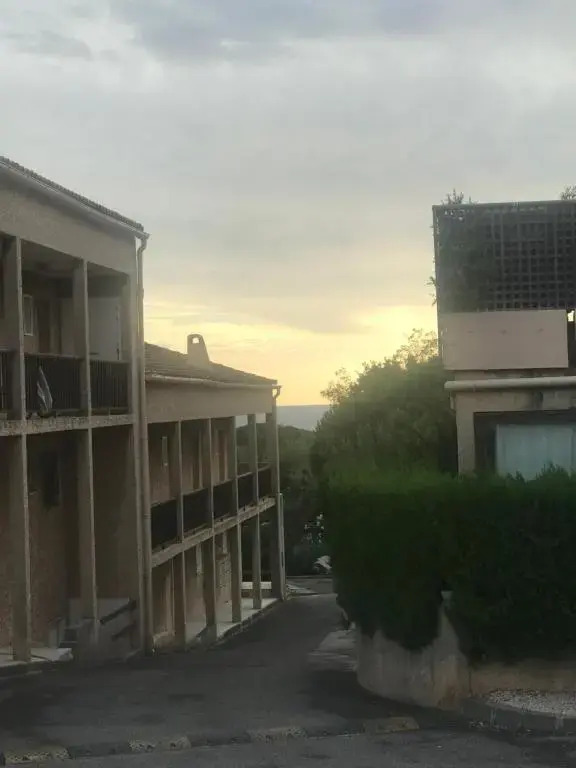 Studio 2 adultes 2 enfants Sanary sur Mer à 800m de la mer