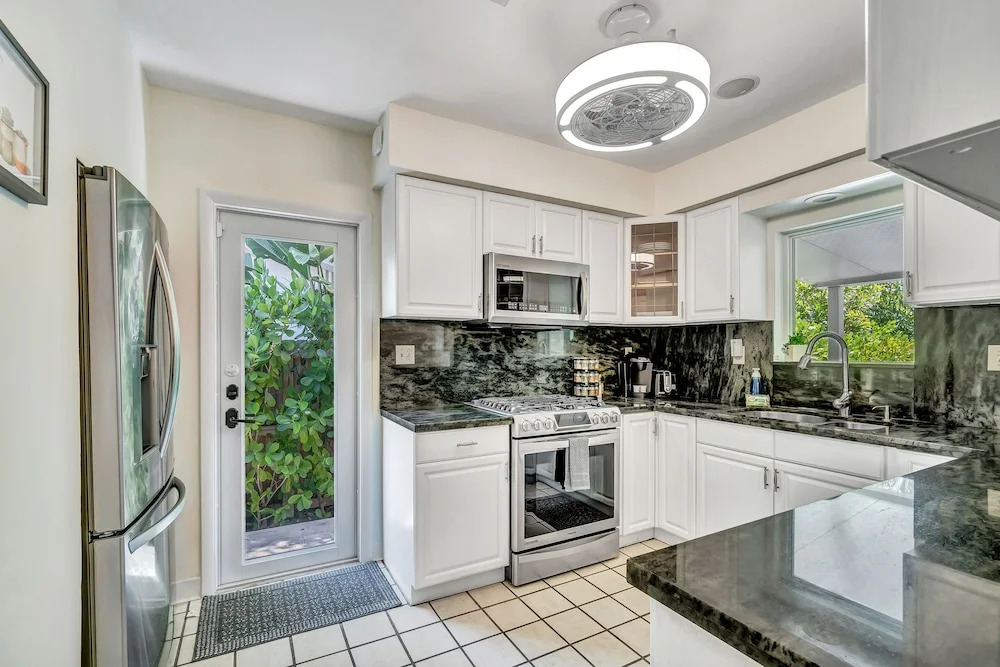 Victoria Park Oasis with Heated Pool and More