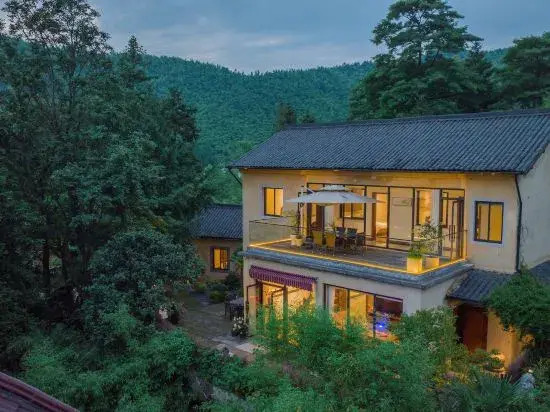 Two Mountains Villa & Courtyard