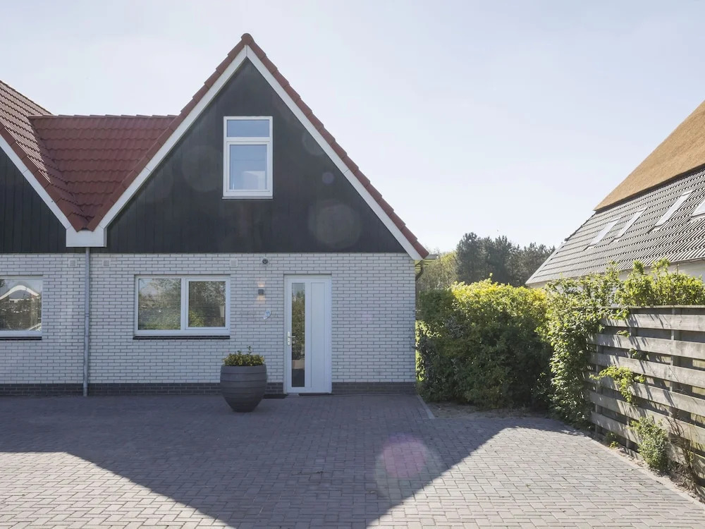 Bungalow on Texel with a spacious terrace