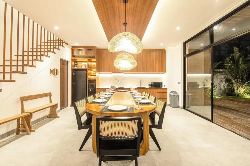 Refined 5BR Contemporary Villa, 400m to the Beach