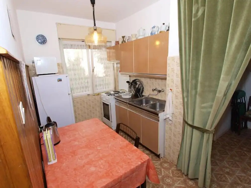 Apartment 712