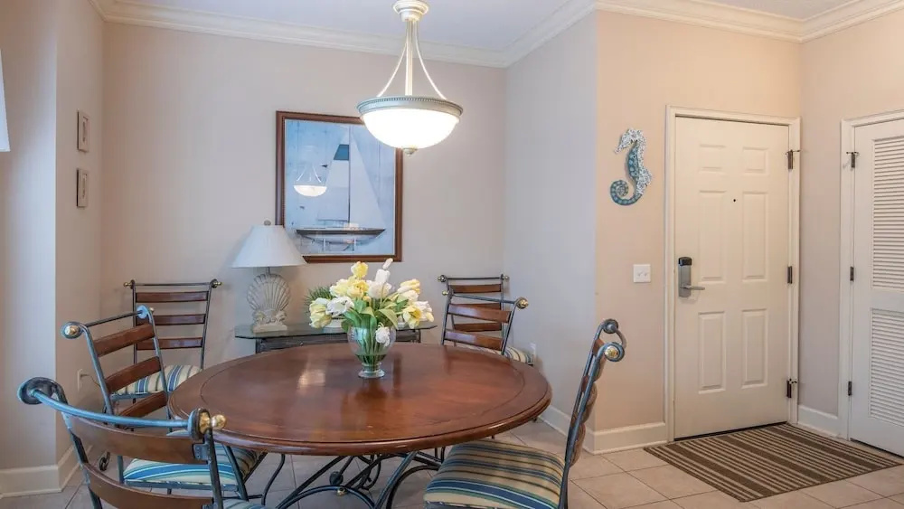 206 N Shore Pl 2 Bedroom Condo