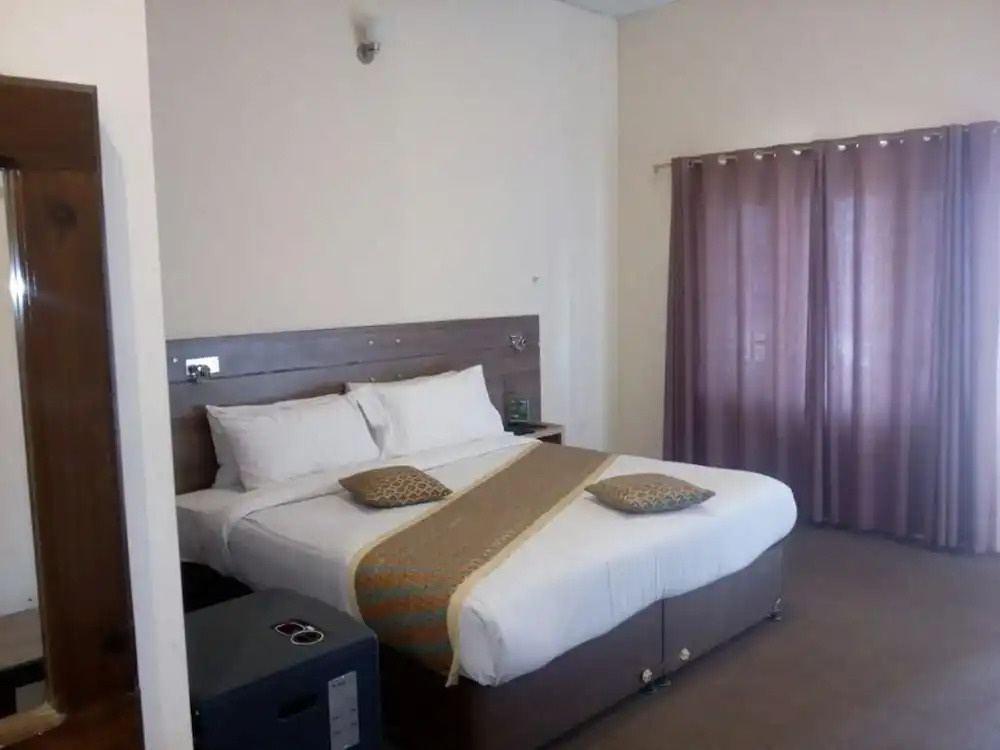 Lalazar Hotel