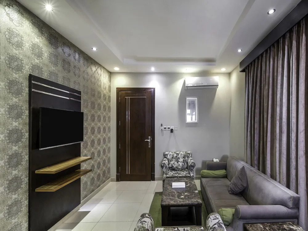 OYO 160 Dotel Suites