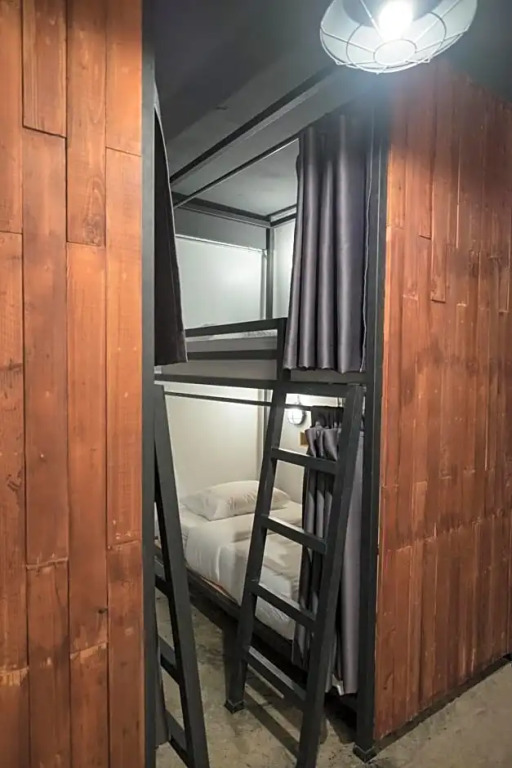 Banana hostel (Don Muang)