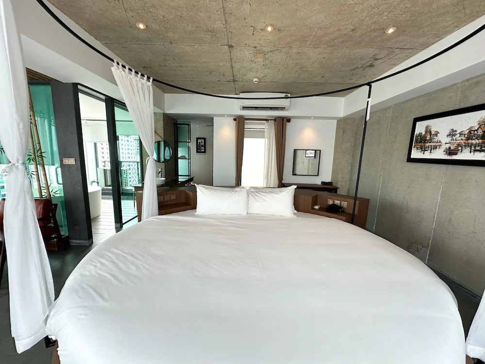 CHECK inn Phnom Penh Royal Palace