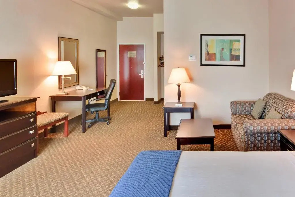 Holiday Inn Express Delano Highway 99 by IHG