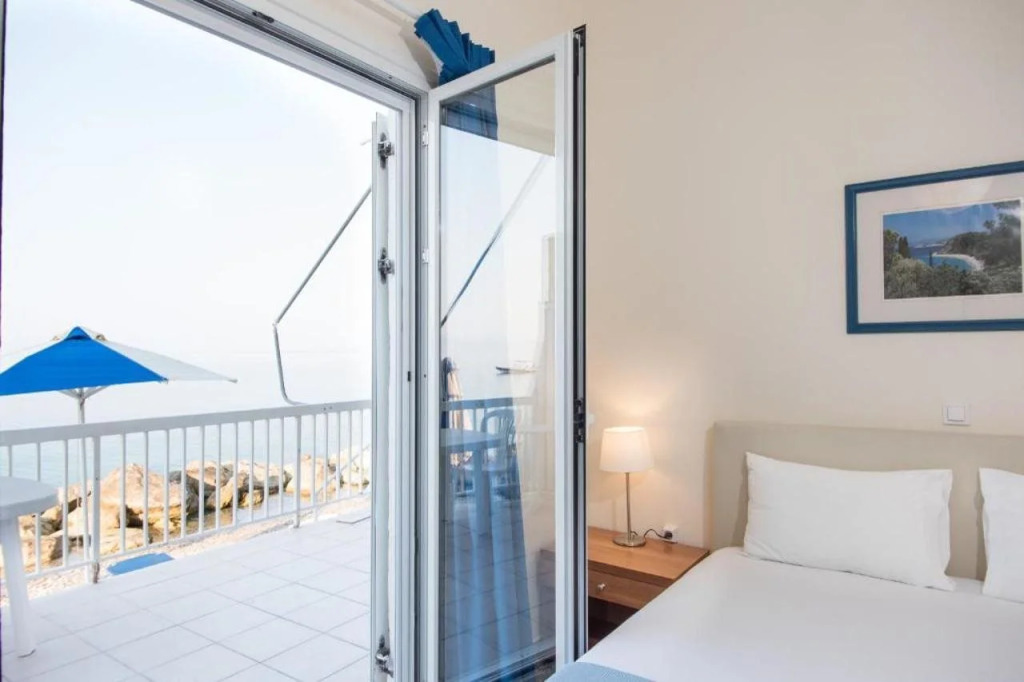 Spacious apartment on the beachfront