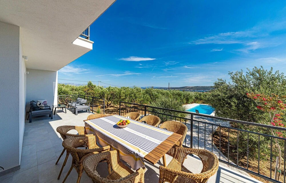 Lovely Home In Kastel Stafilic