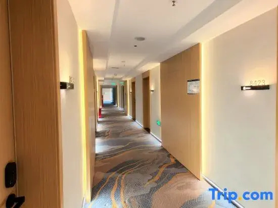Siyuetian Hotel (Chengdu Jiuyan Bridge Niushikou Subway Station)