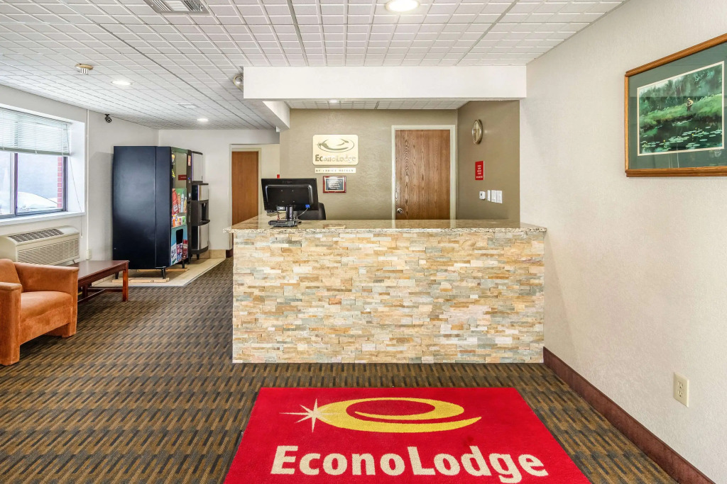 Econo Lodge Cadillac by Choice