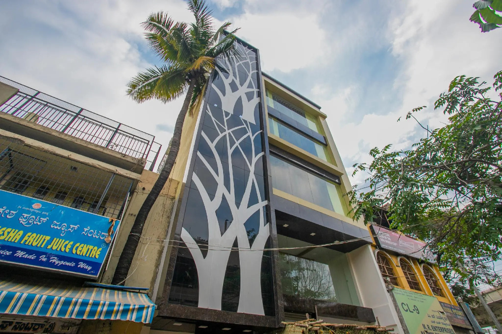 Hotel golden arch