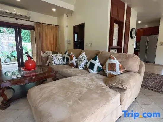 Luxury 3-bedroom villa with big pool in Rawai