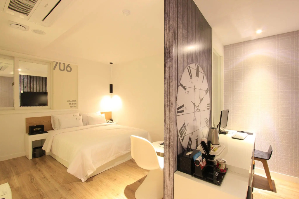 Couple Hotel