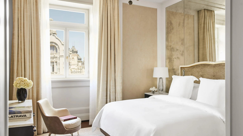 Отель Four Seasons Hotel Madrid