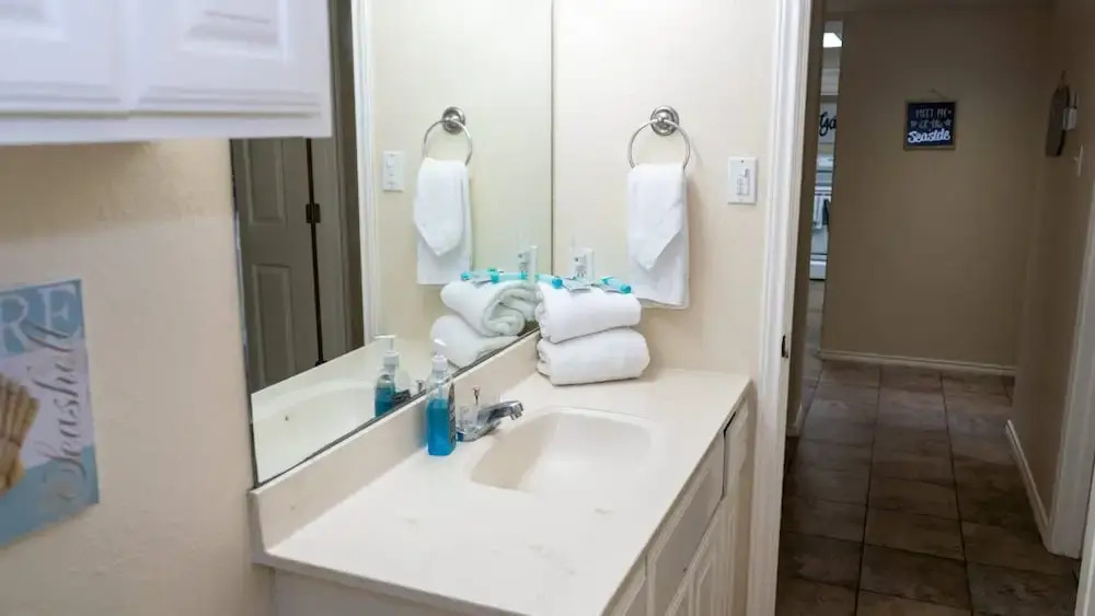 250 Paces To Beach Pool 1st Floor 2 Bedroom Condo