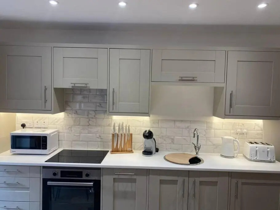 18 North Road Flat 2 by Mia Living Free Parking On Site