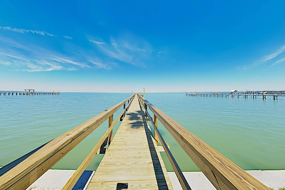 New Listing! Waterfront Copano Bay W/ Pool 2 Bedroom Condo