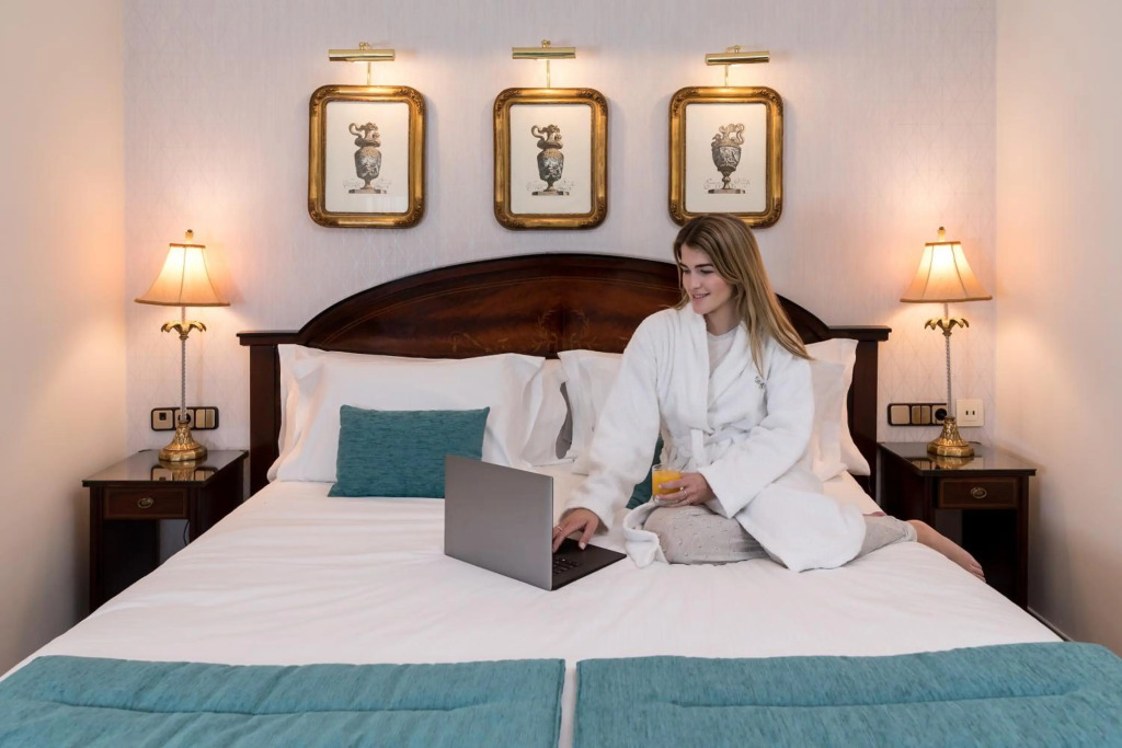 Отель Sercotel Gran Hotel Conde Duque