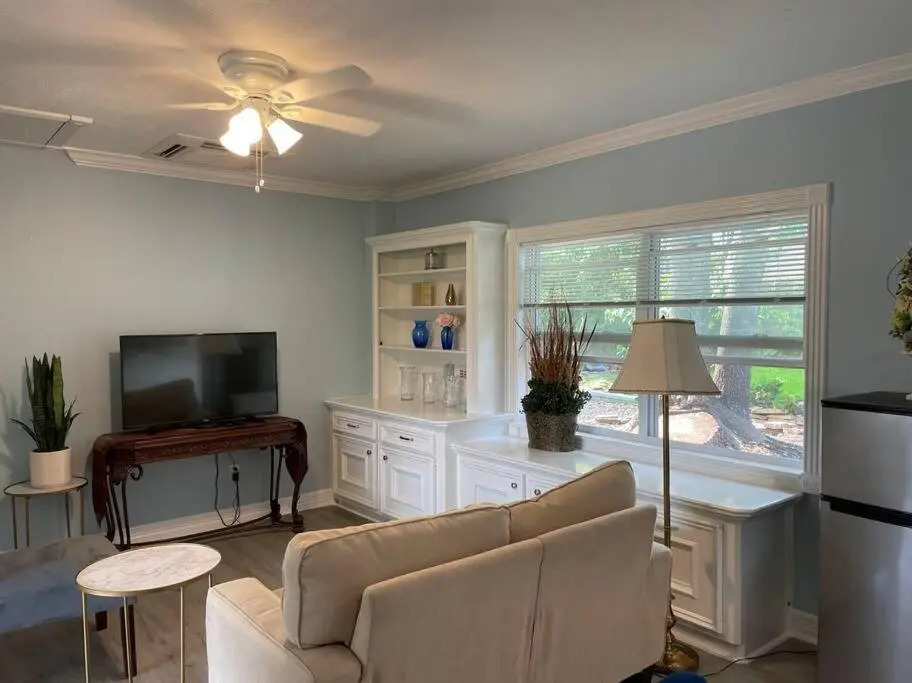 New decorated Guest Suite unit C close to Katy Mills
