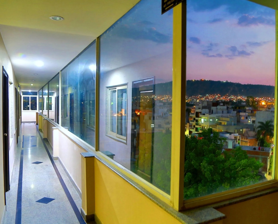 Royal Palm - Hotel Near Udaipur Railway Station