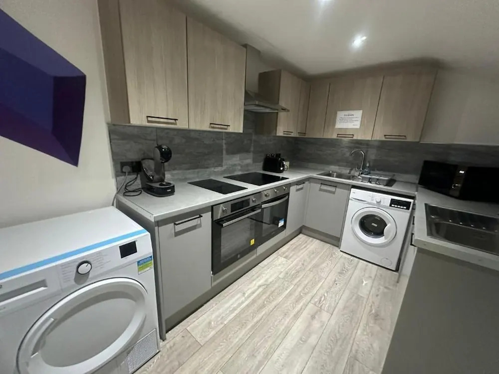 Inviting Studio Flat at Lewisham Way, Se14 London