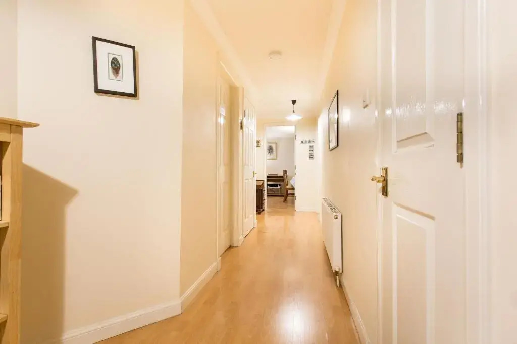 Central & stylish 3 bedroom, 2 bath, free parking