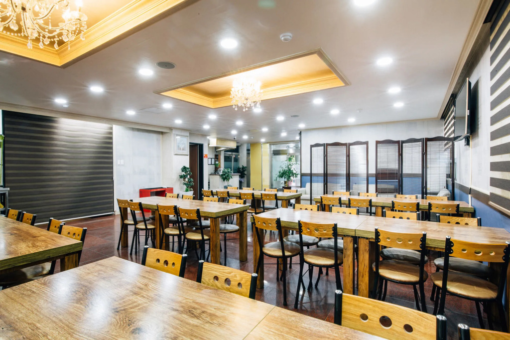 The Oakra Hotel