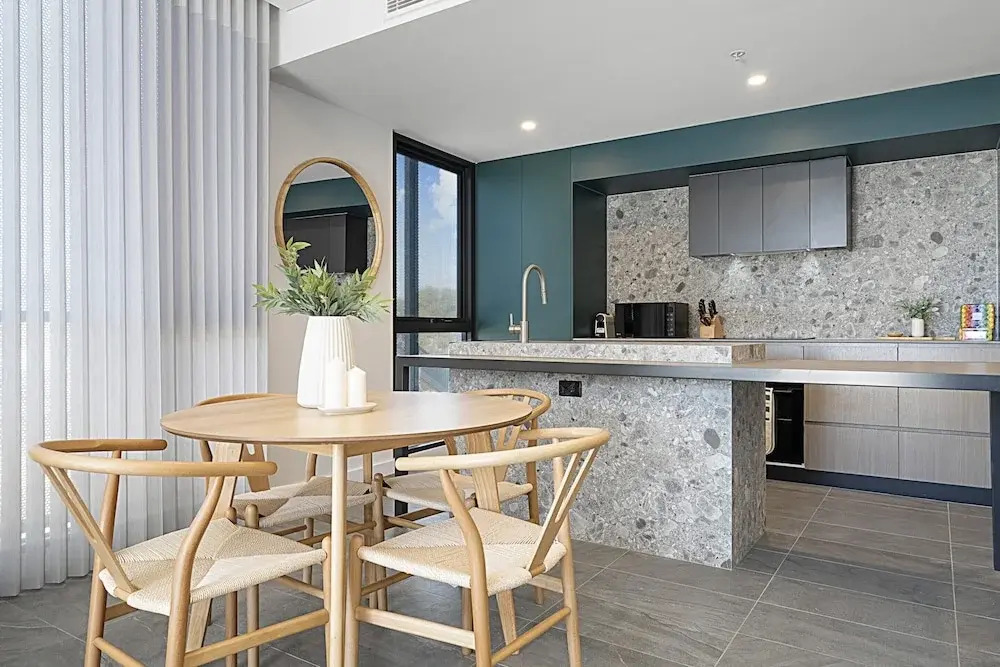 Spacious 2-bed Apartment With Rooftop Views