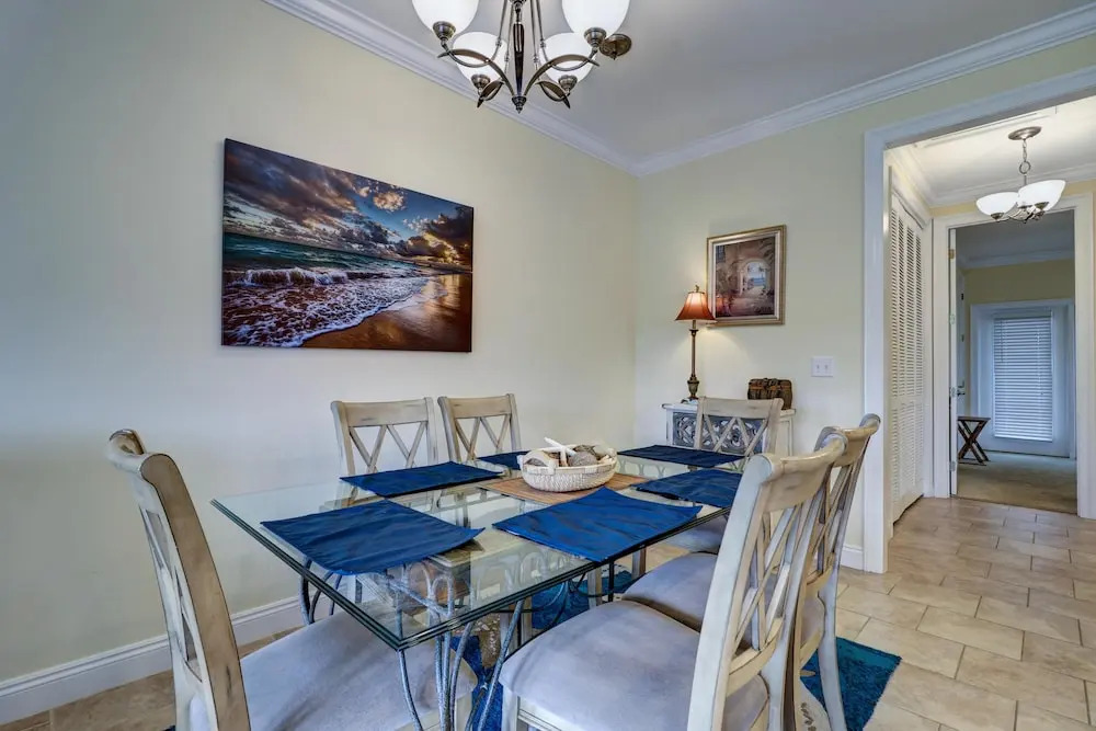 413 la Valencia Circle by BlueSwell