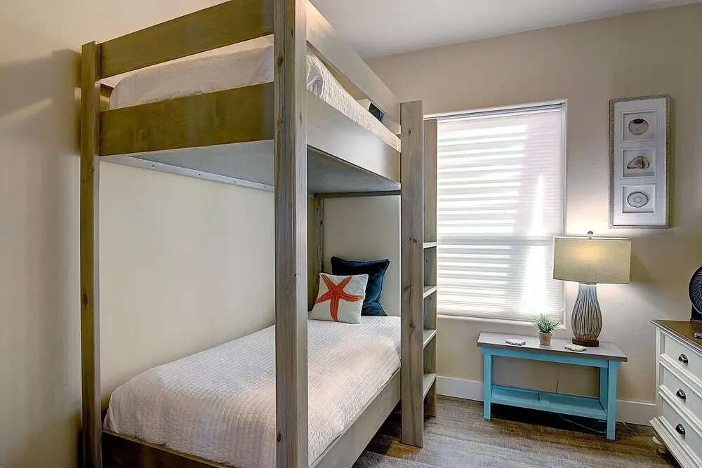 Saltwater Hippie 3 Bedroom Condo by Redawning