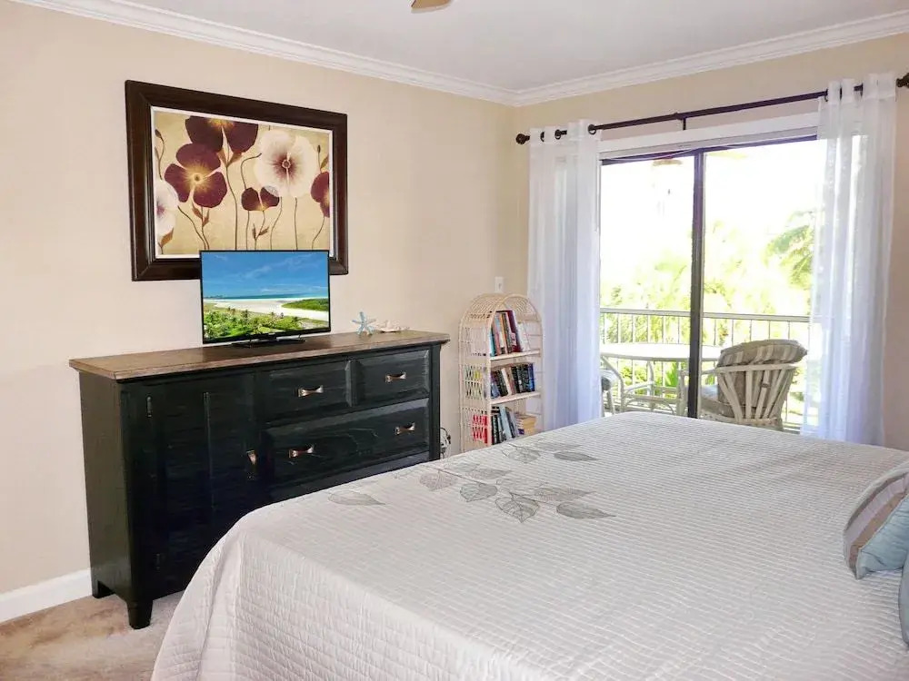 Bright Condo in Community With Pool/steps to Beach