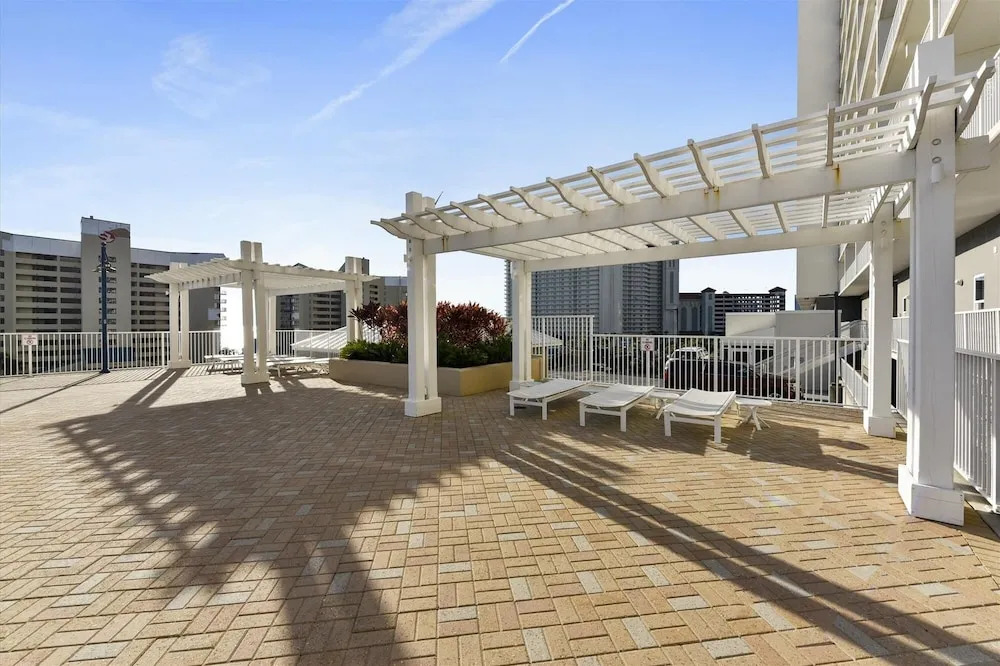 Laketown Wharf 835 - Very Cool 1 Bedroom+Bunks, Sleeps 6. Free Fun! 1 Condo by RedAwning