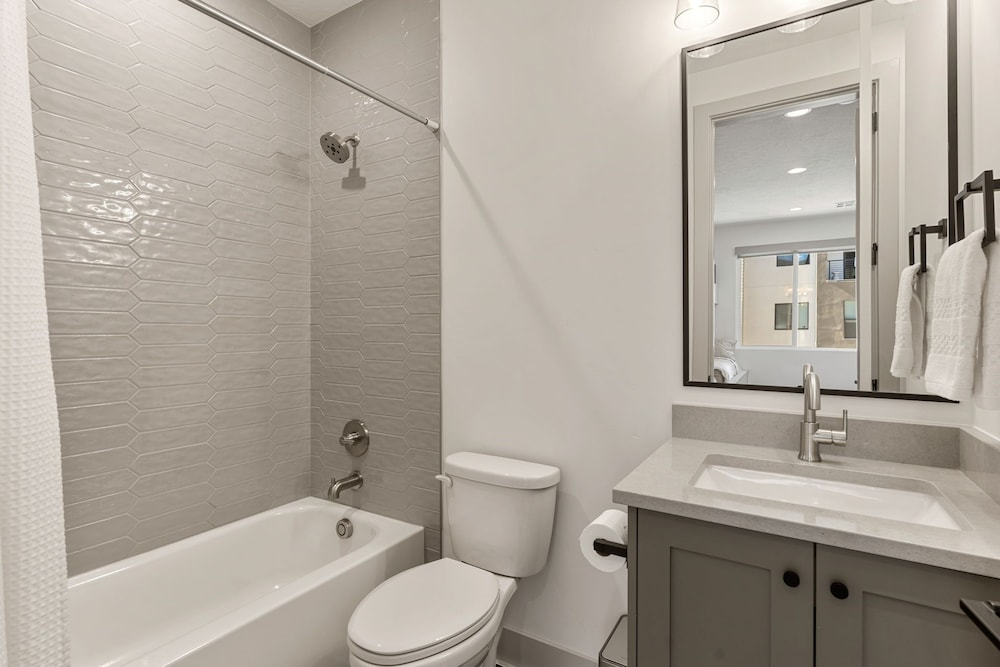 Luxury Rental At Desert Color 6 Bedroom Townhouse
