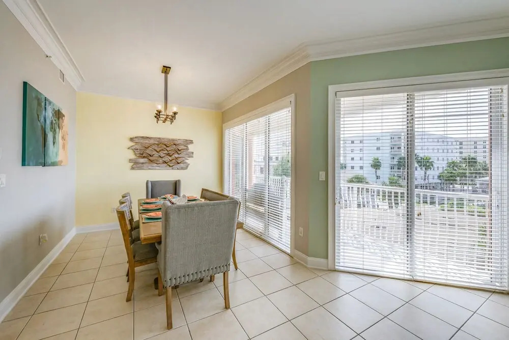 Penthouse Luxury - Exquisite Oceanside Condo