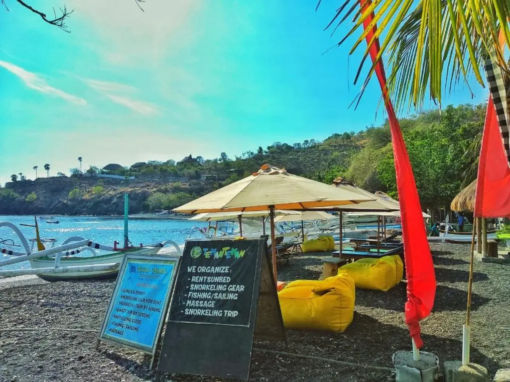COCONUT BEACH BUNGALOWs & WARUNG 2