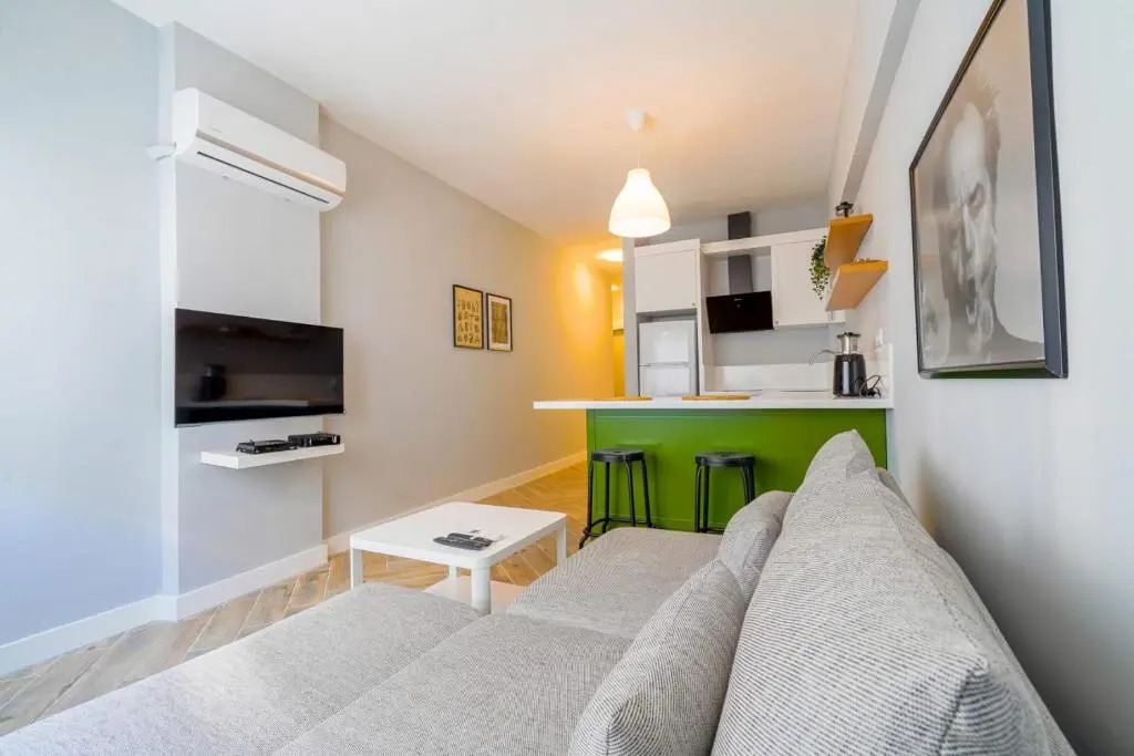 Modern and Central Flat Near Beach in Antalya