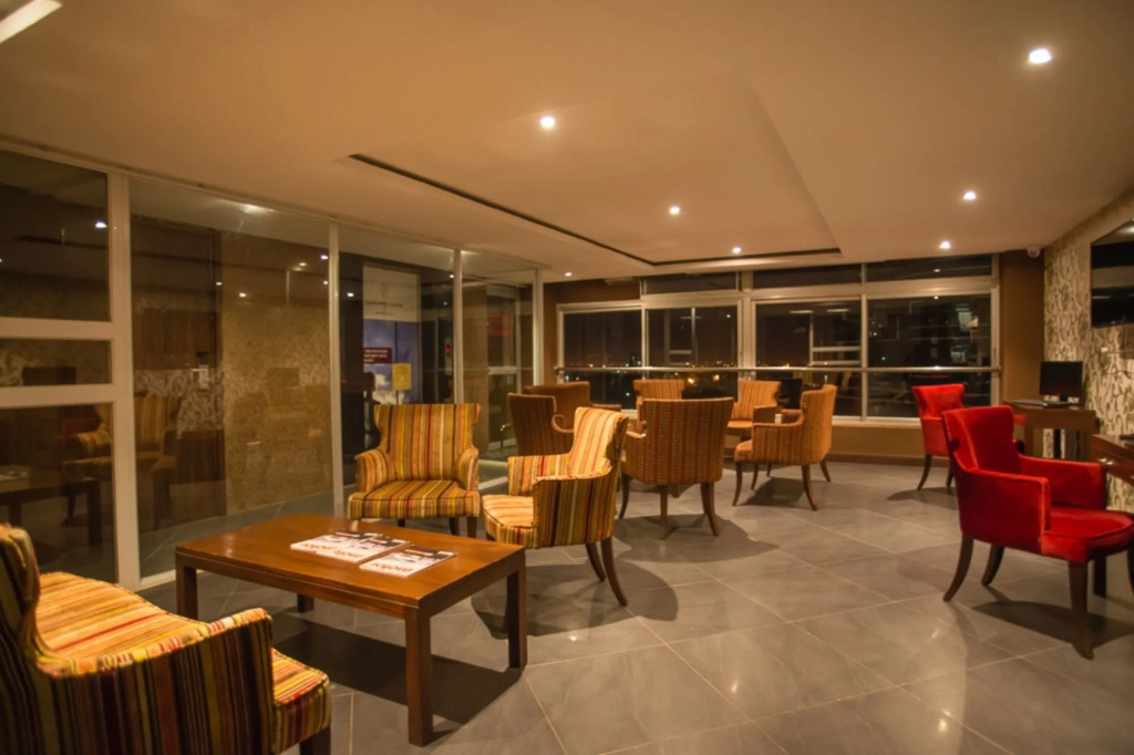 Cloud Hotel & Suites
