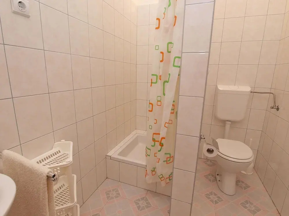 Apartment 894