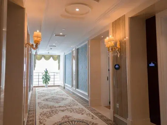 Vienna International Hotel (Ningbo South Business District Universal City)