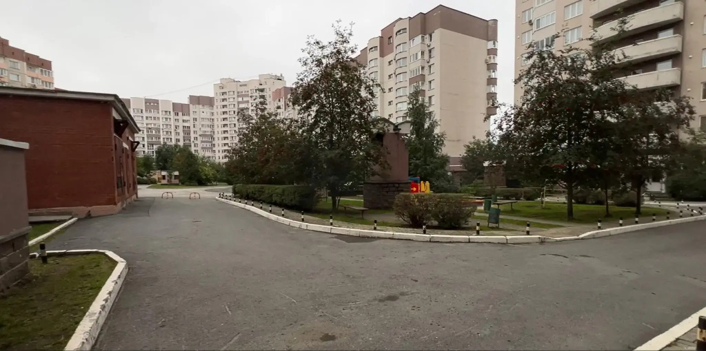 Яркая и солнечная Eвродвушка с панорамой на город