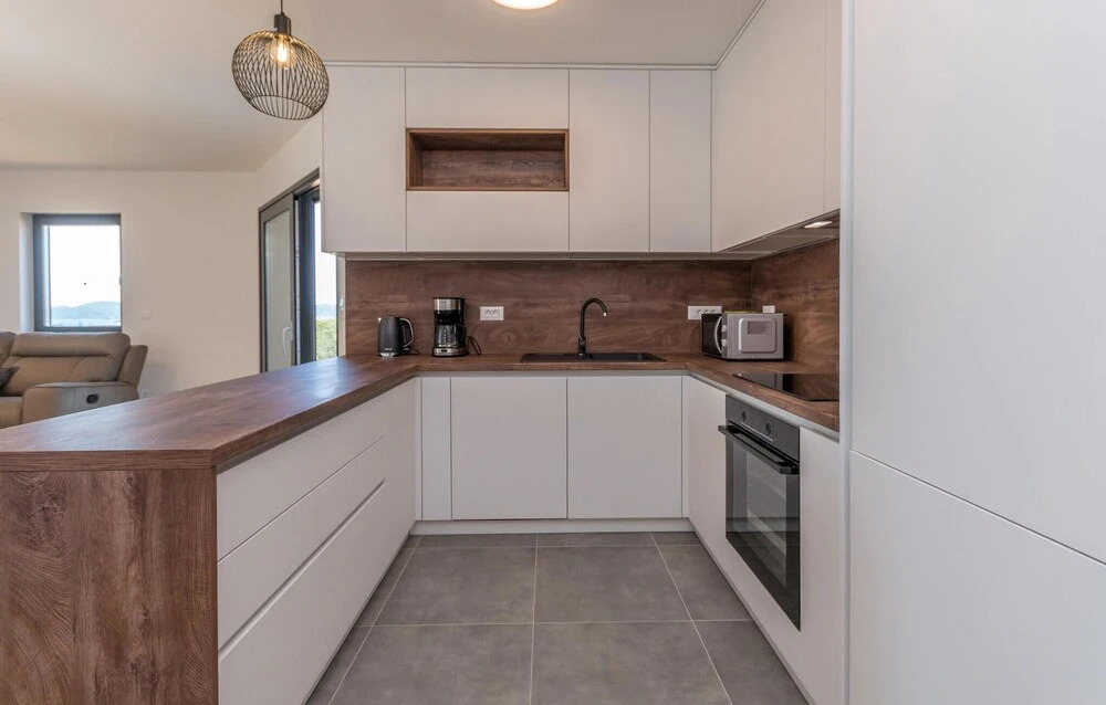 Nice Apartment in Sveti Filip i Jakov With Wifi, Heated Swimming Pool and 2 Bedrooms